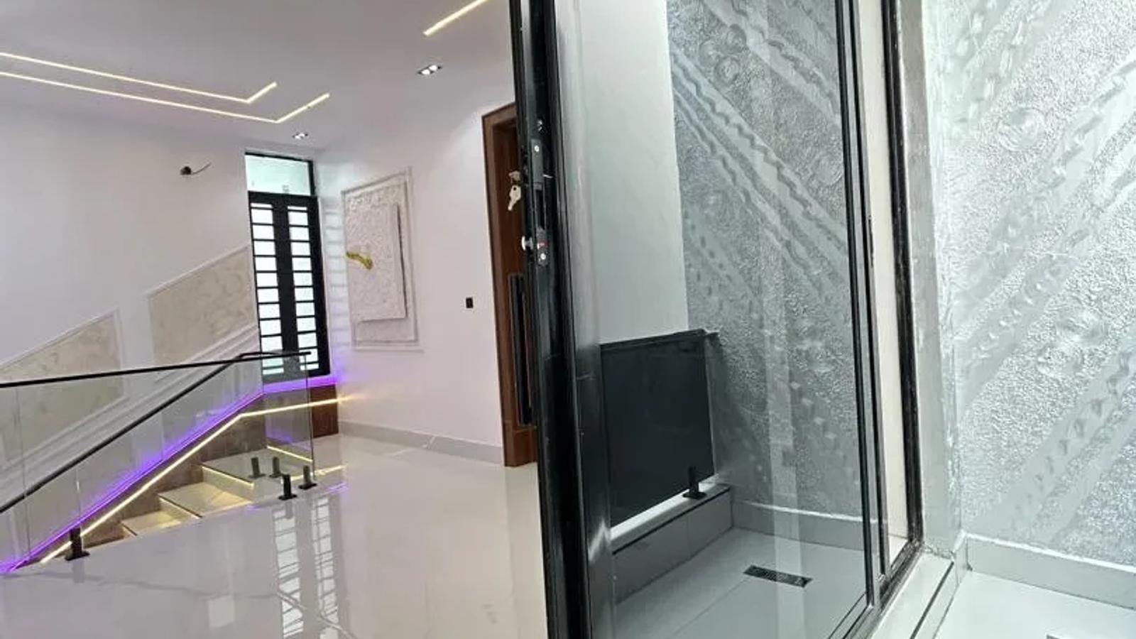 5 Bedroom Fully Detached Duplex