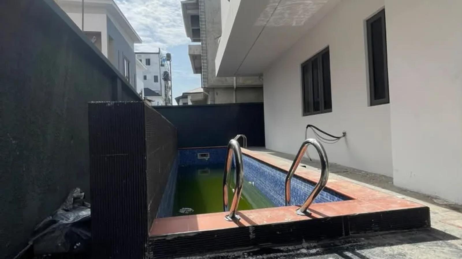 5 BEDROOM FULLY DETACHED DUPLEX WITH BQ