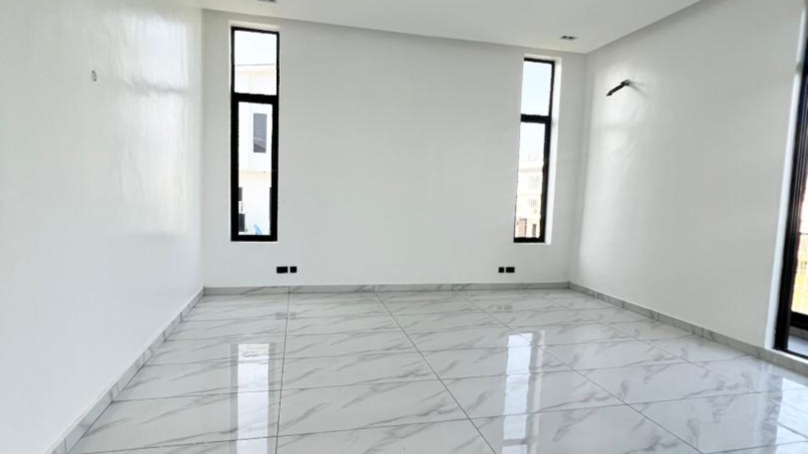 5 Bedroom Fully Detached Duplex