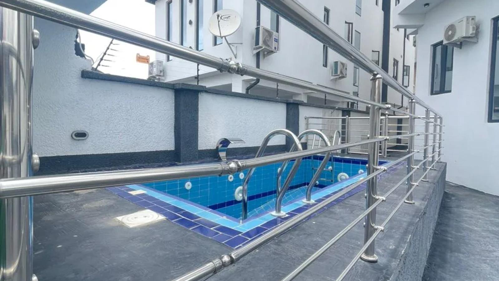 6 Bedroom Fully Detached Duplex