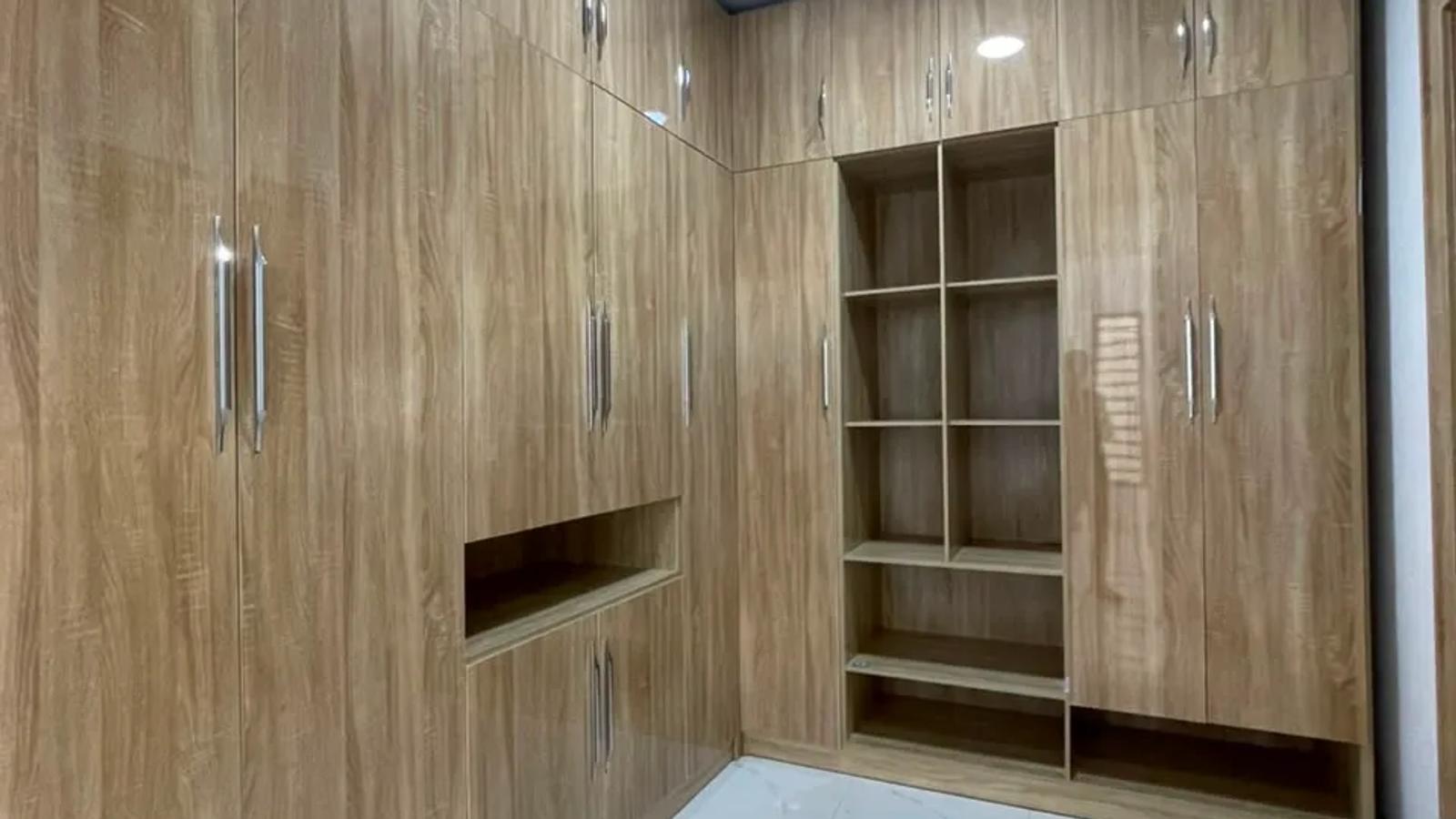 5 BEDROOM FULLY DETACHED DUPLEX WITH BQ