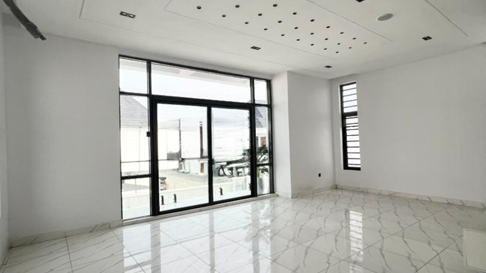 5 Bedroom Fully Detached Duplex