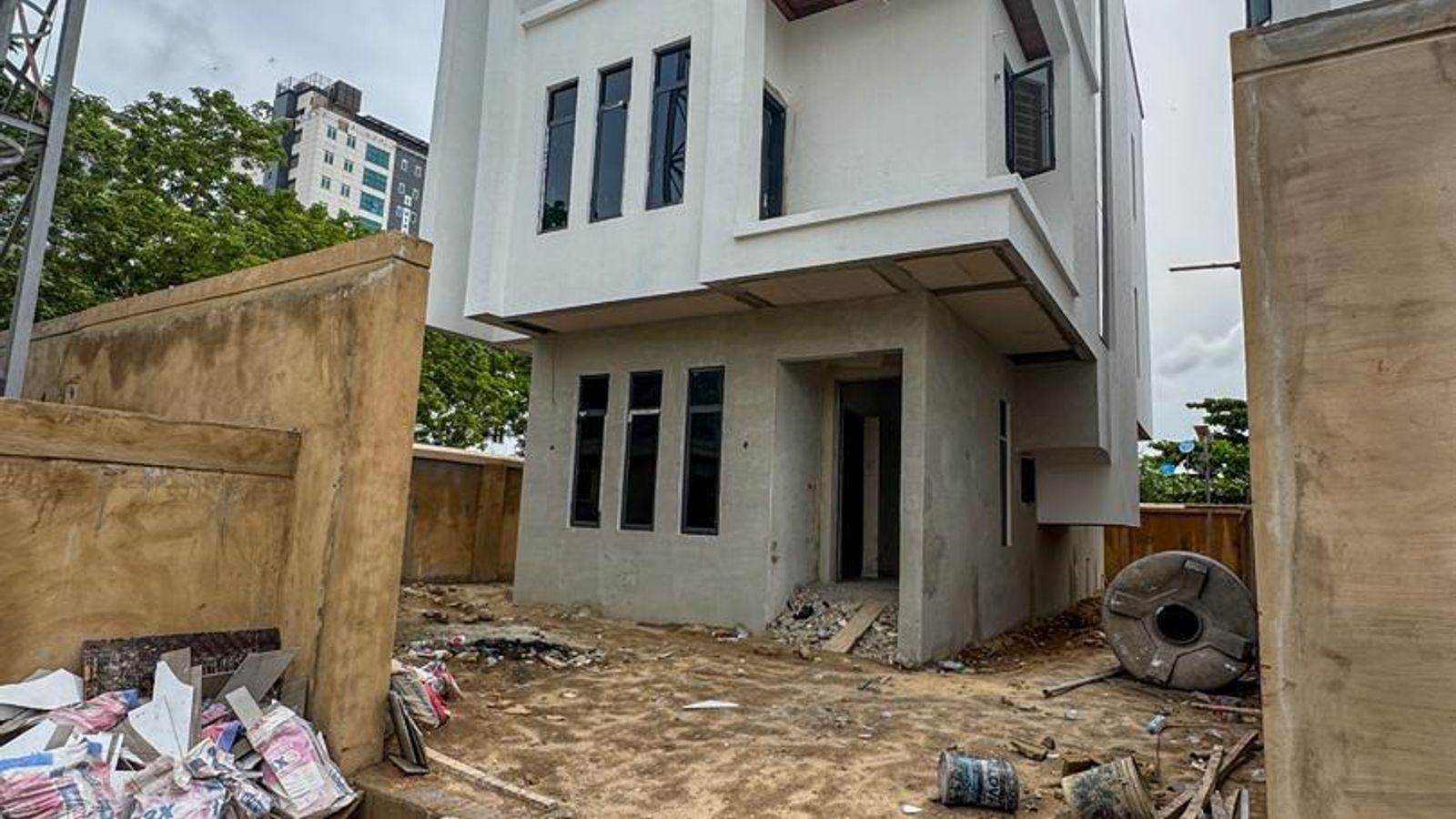 6 Bedroom Fully Detached Duplex
