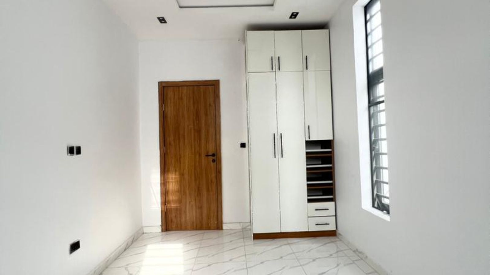 5 Bedroom Fully Detached Duplex