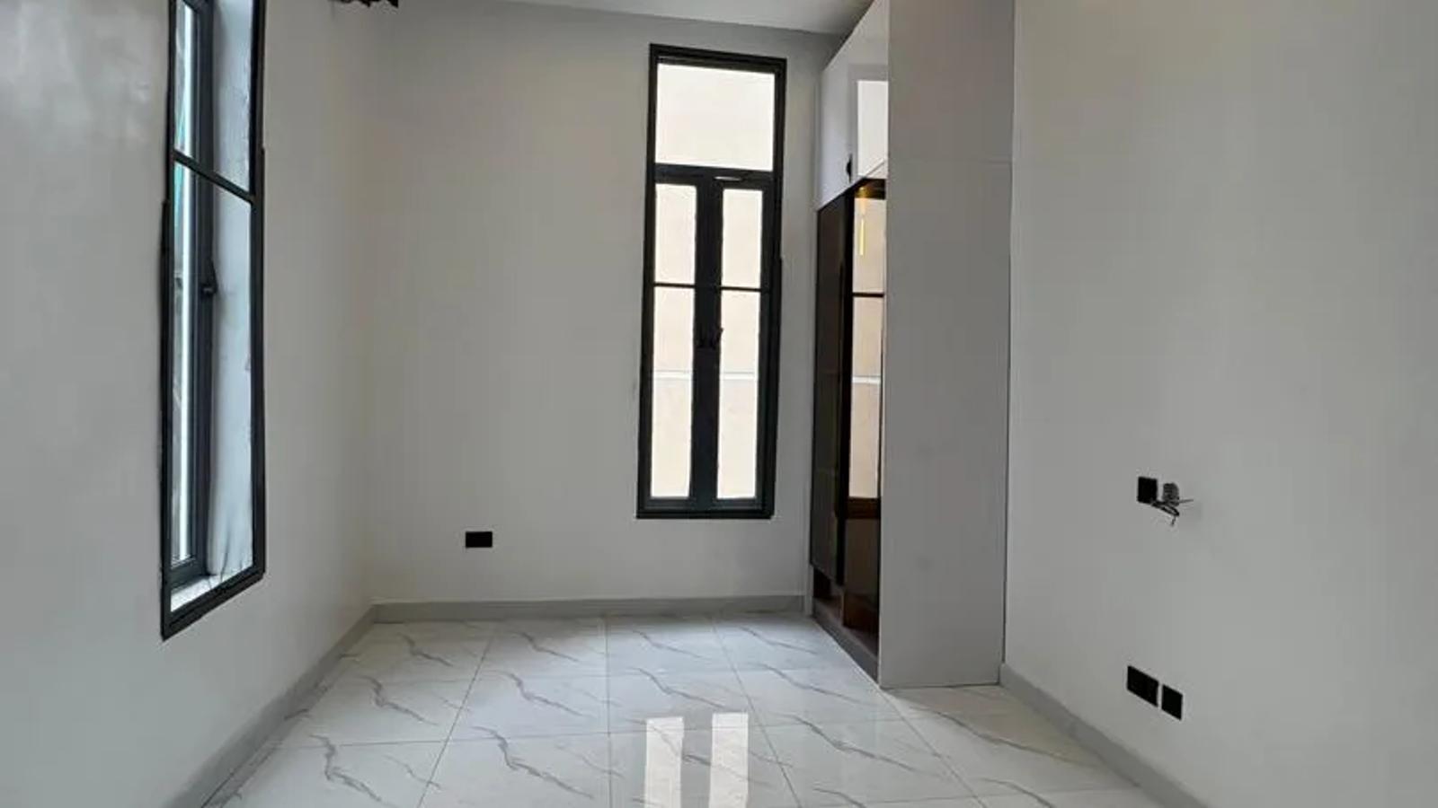5 Bedroom Fully Detached Duplex