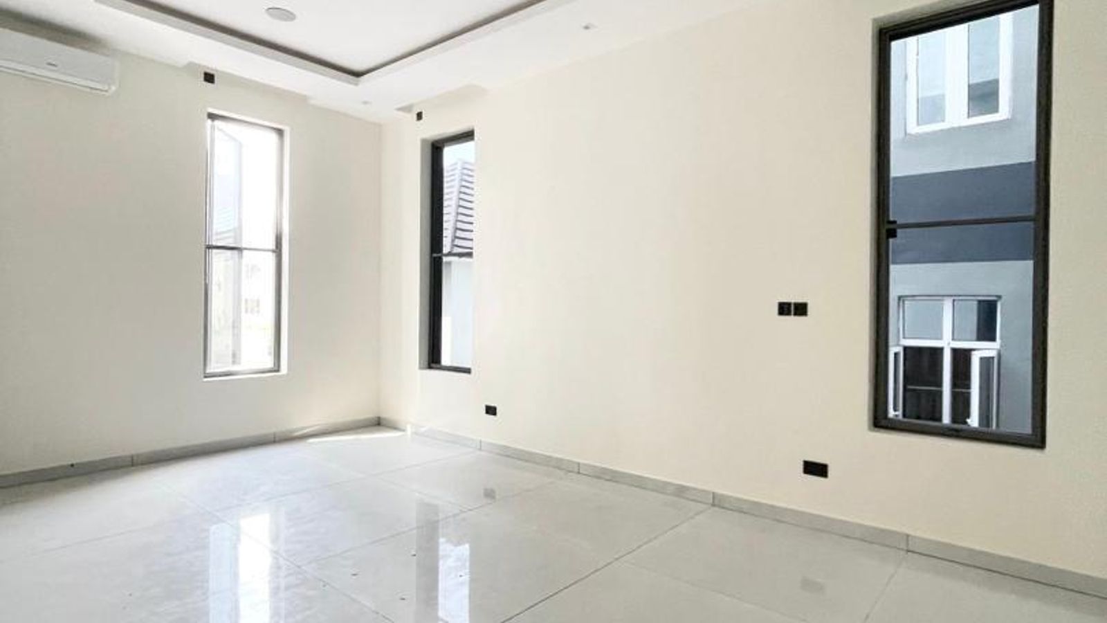 5 Bedroom Fully Detached Duplex