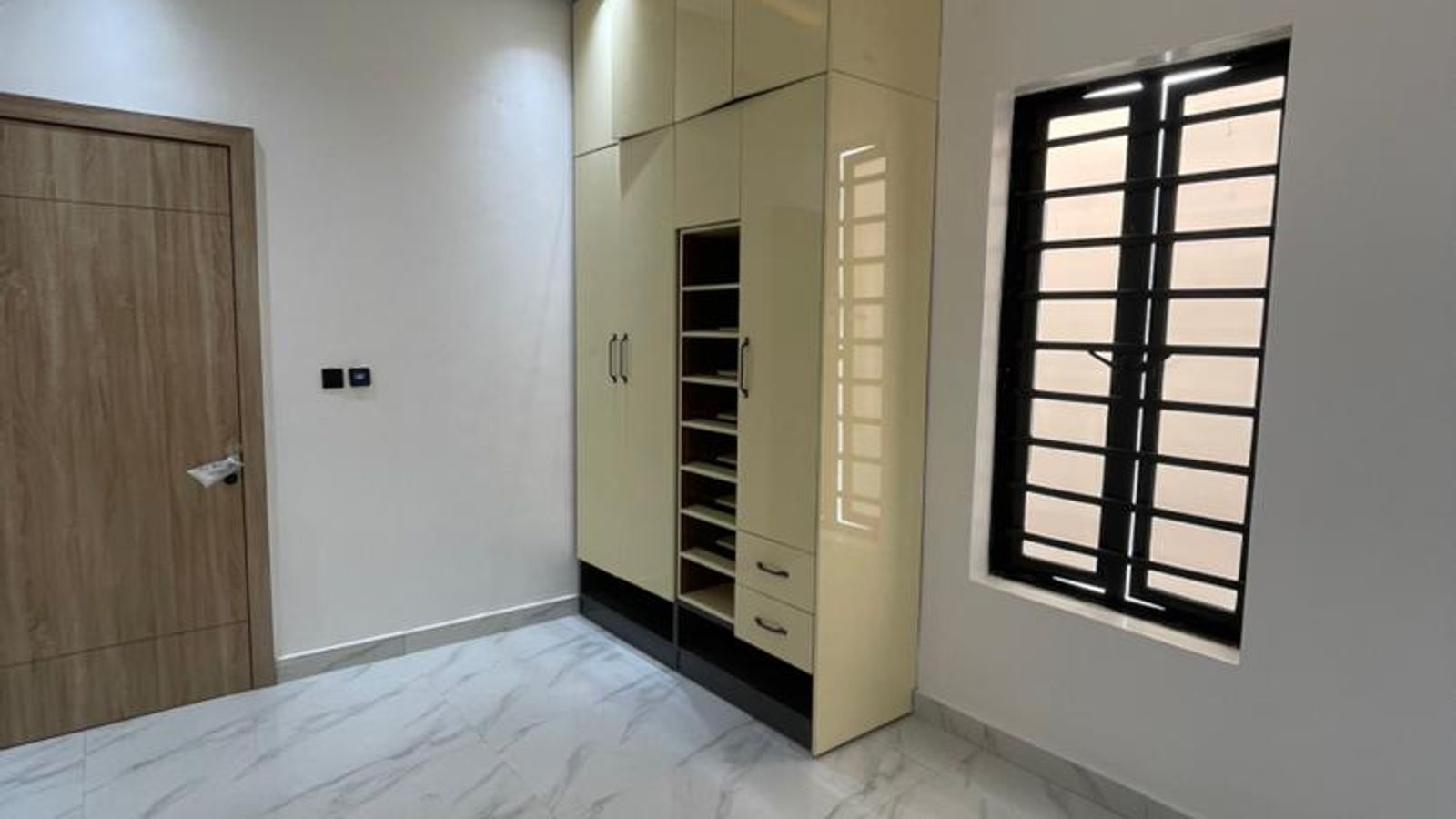 5 Bedroom Fully Detached Duplex