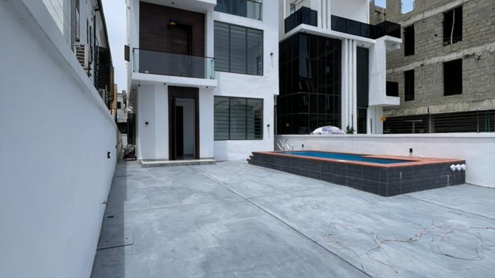 5 Bedroom Fully Detached Duplex