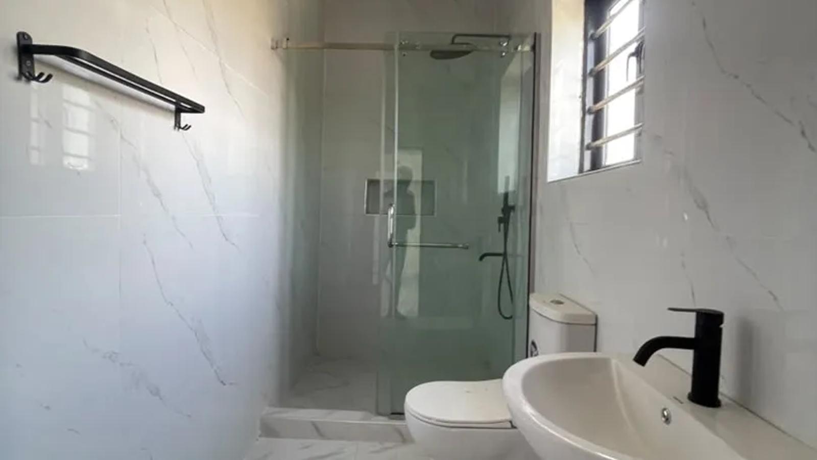 5 BEDROOM FULLY DETACHED DUPLEX WITH BQ