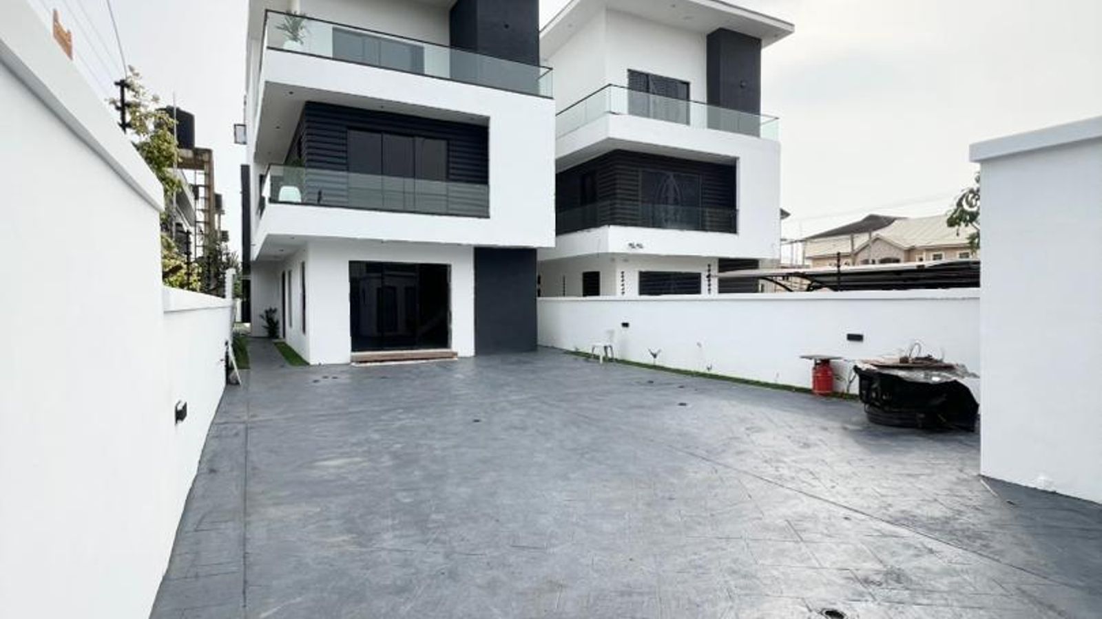 5 Bedroom Fully Detached Duplex