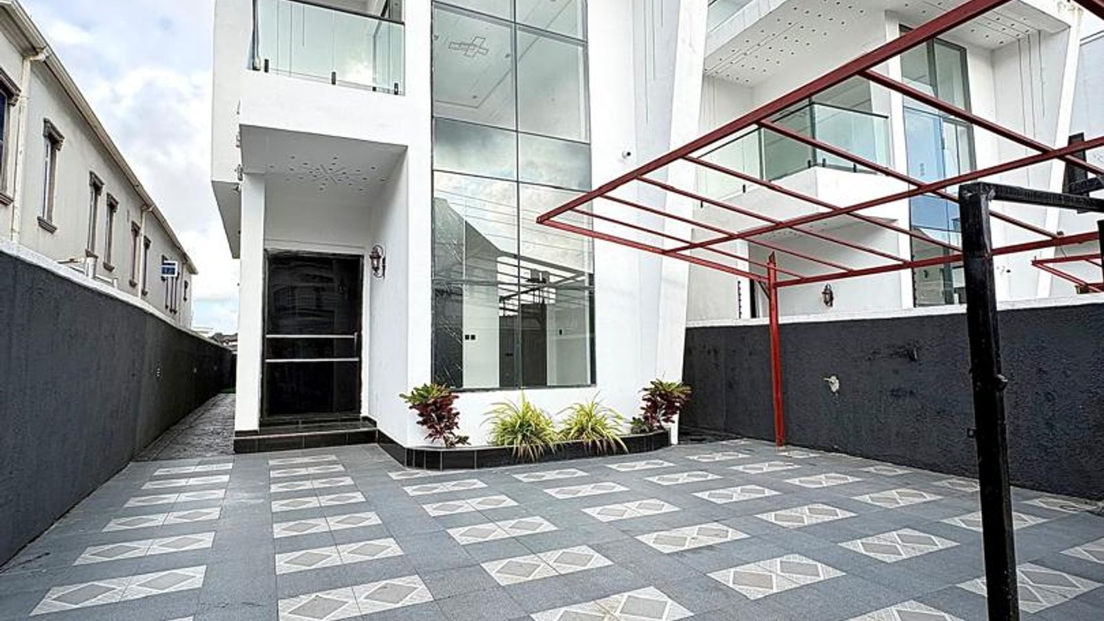 5 Bedroom Fully Detached Duplex