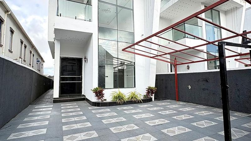 5 Bedroom Fully Detached Duplex