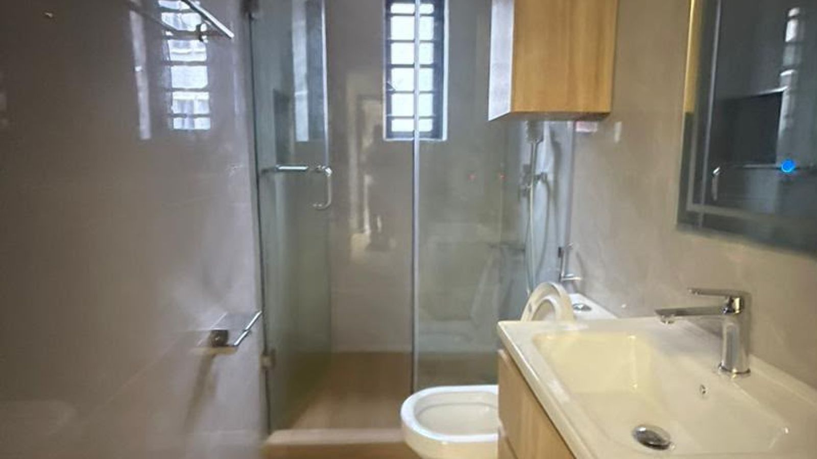 5 Bedroom Fully Detached Duplex