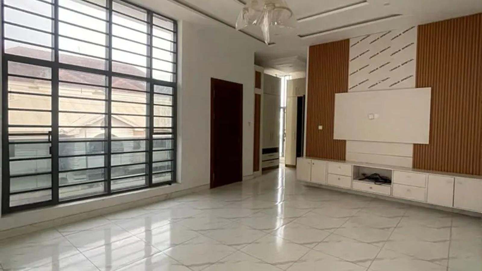 5 Bedroom Fully Detached Duplex