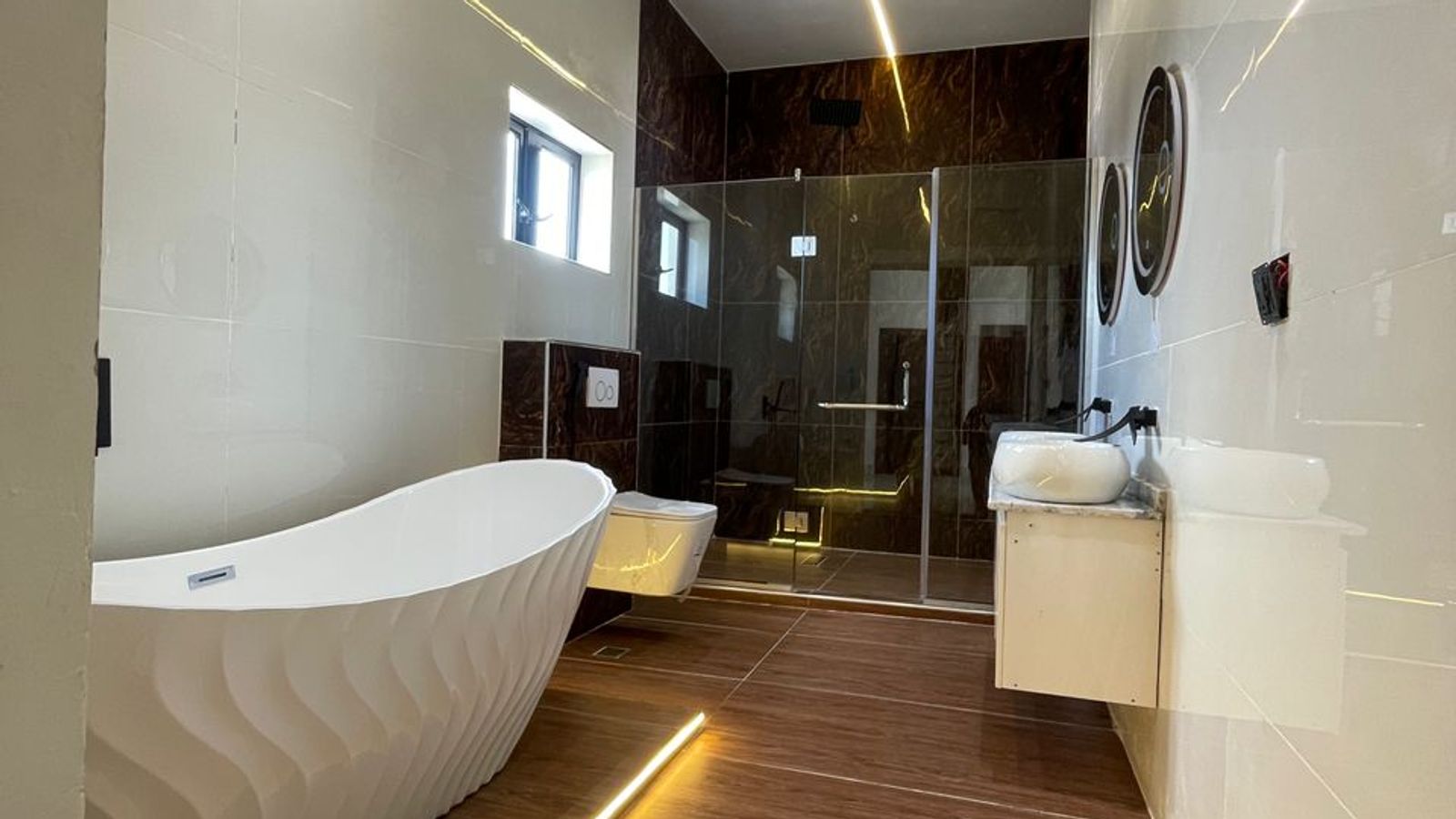 5 Bedroom Fully Detached Duplex
