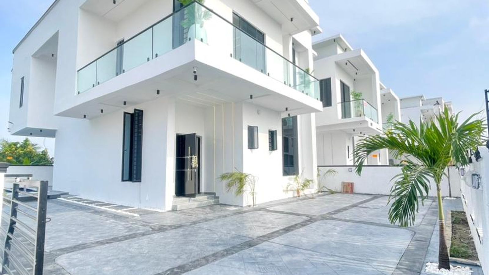 5 Bedroom Fully Detached Duplex