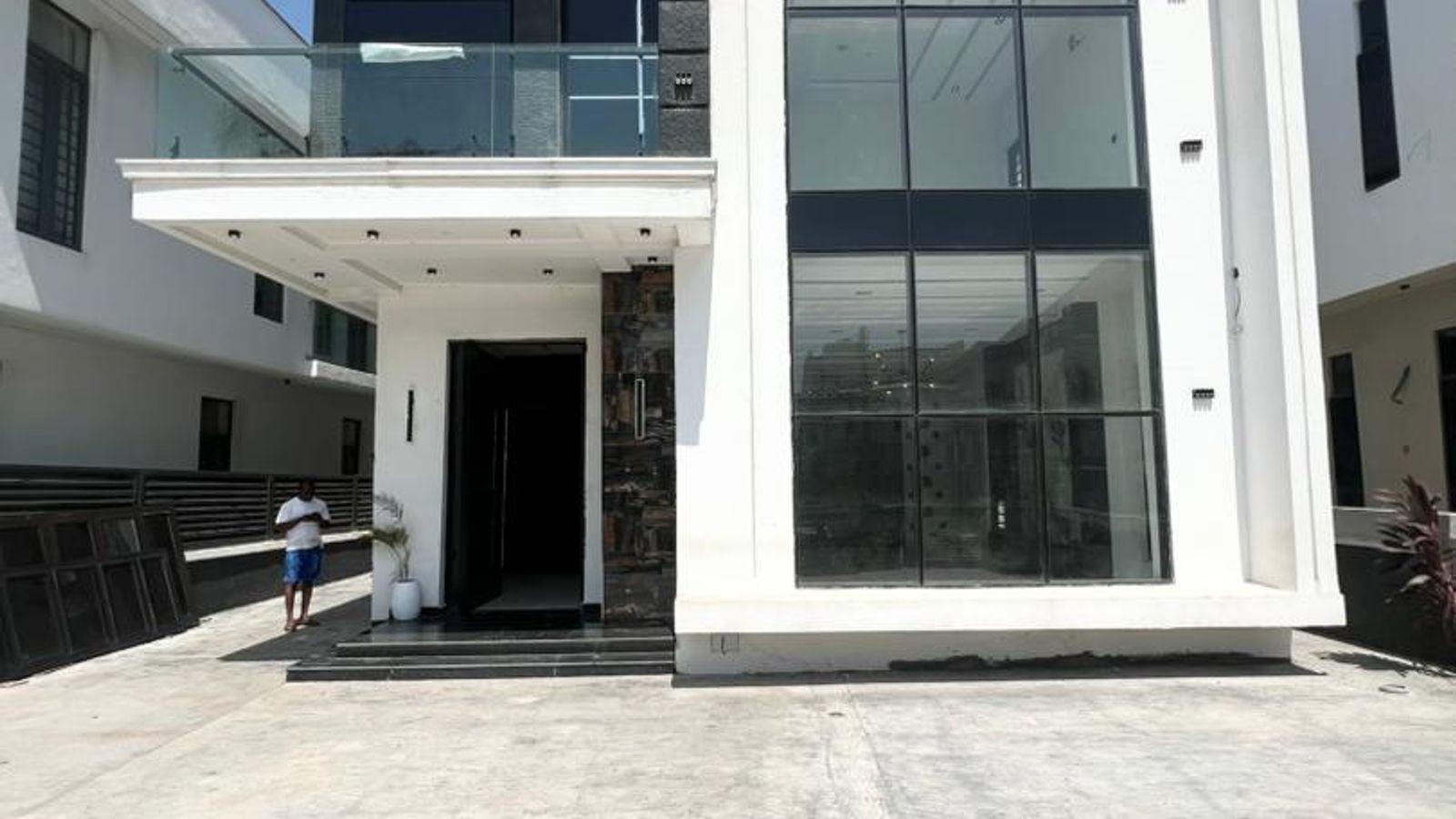 5 Bedroom Fully Detached Duplex