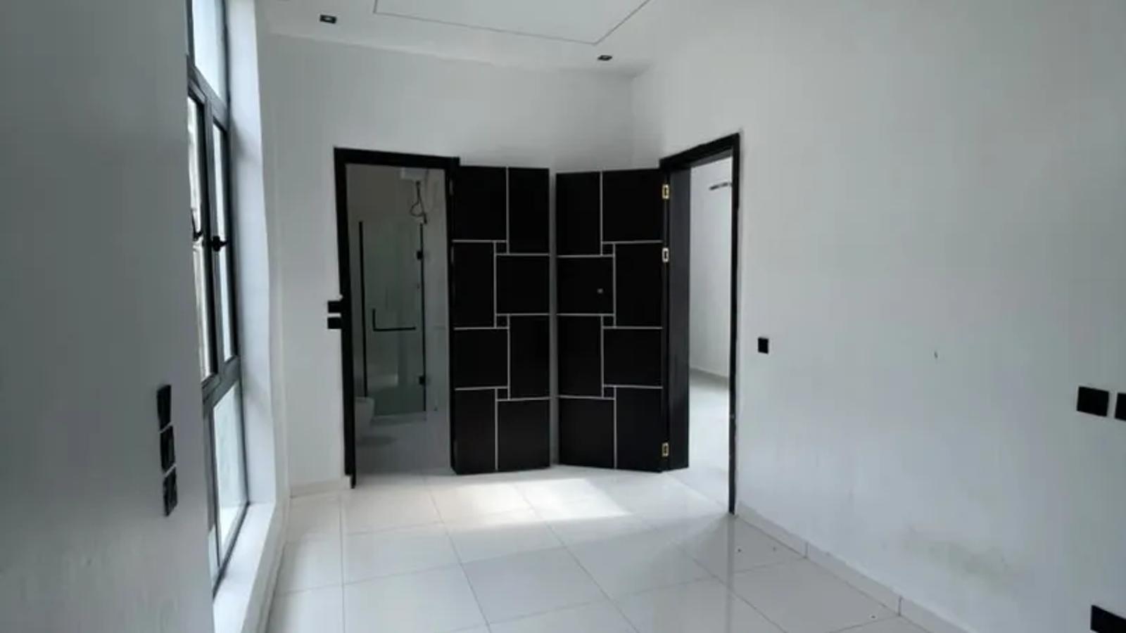 5 Bedroom Fully Detached Duplex