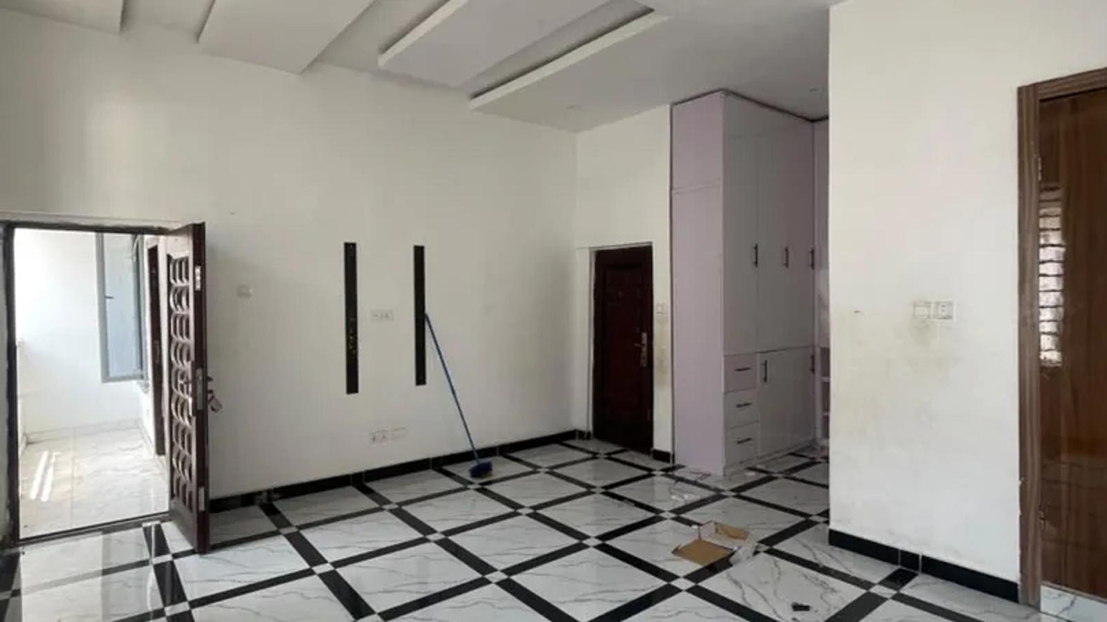 5 Bedroom Fully Detached Duplex
