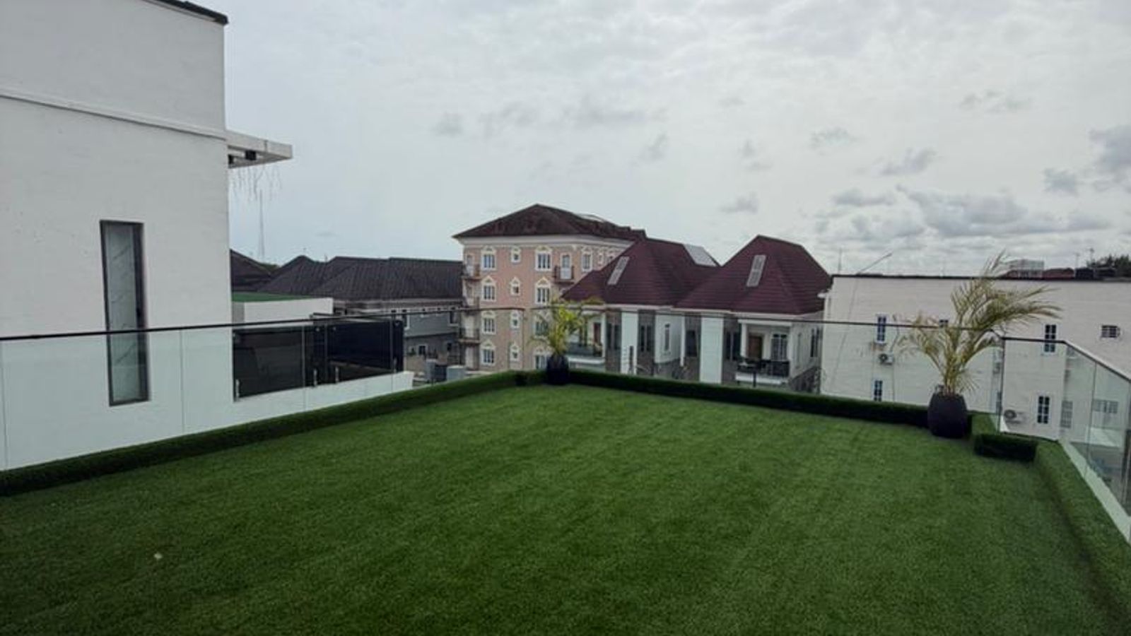 LUXURY 5BEDROOM FULLY DETACHED DUPLEX FOR SALE