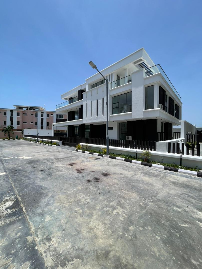 5 Bedroom Fully Detached Duplex