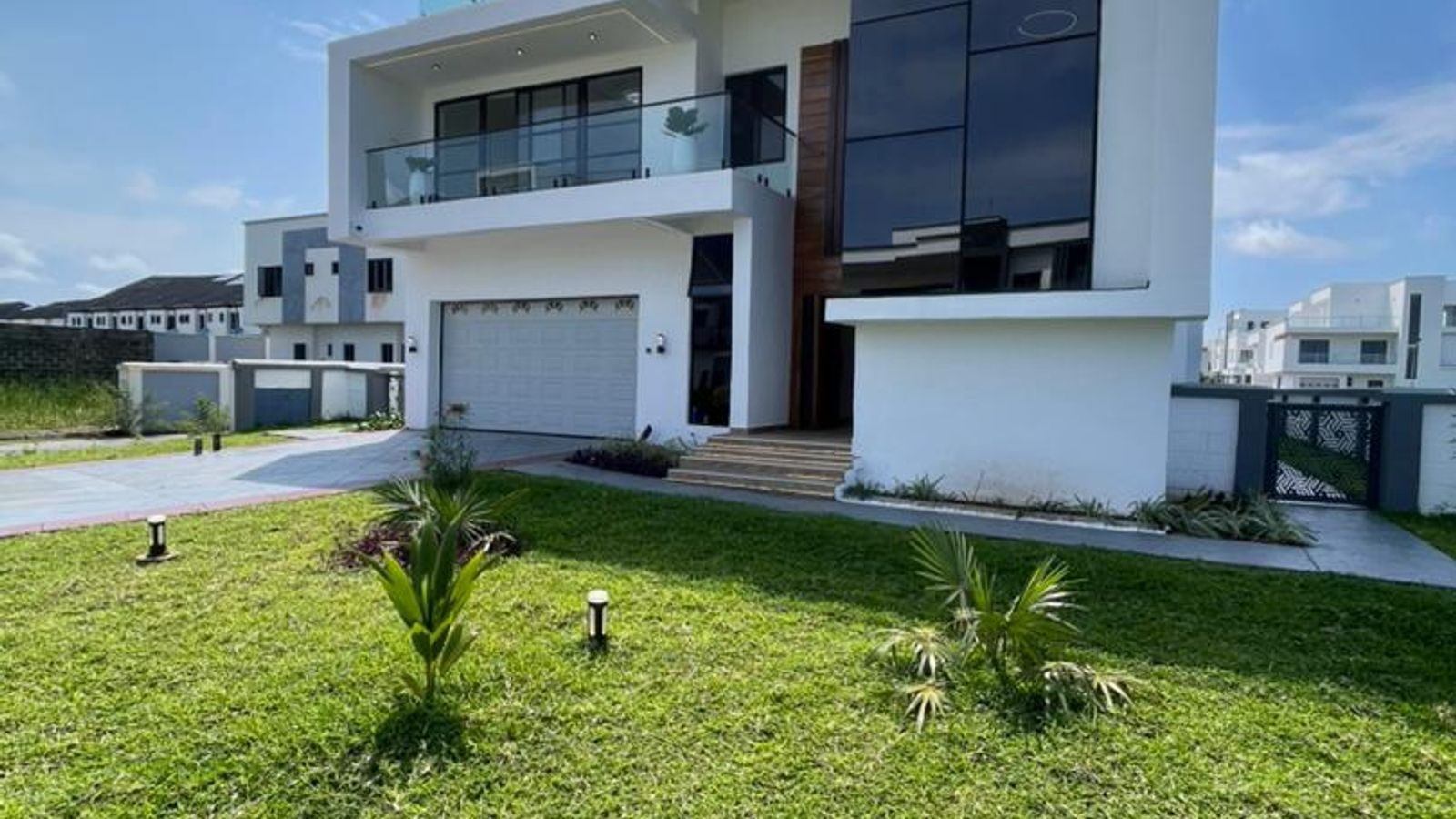 6 Bedroom Fully Detached Duplex