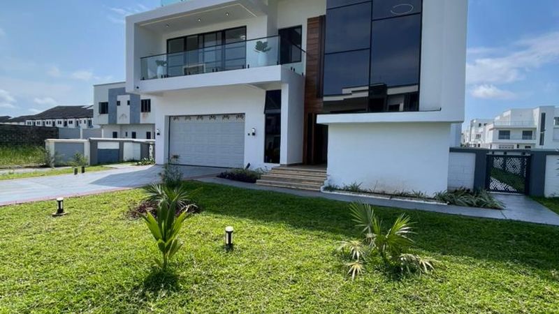 6 Bedroom Fully Detached Duplex