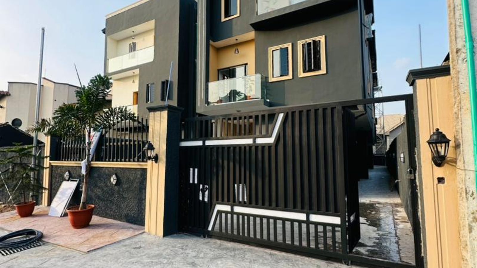 5 Bedroom Fully Detached Duplex