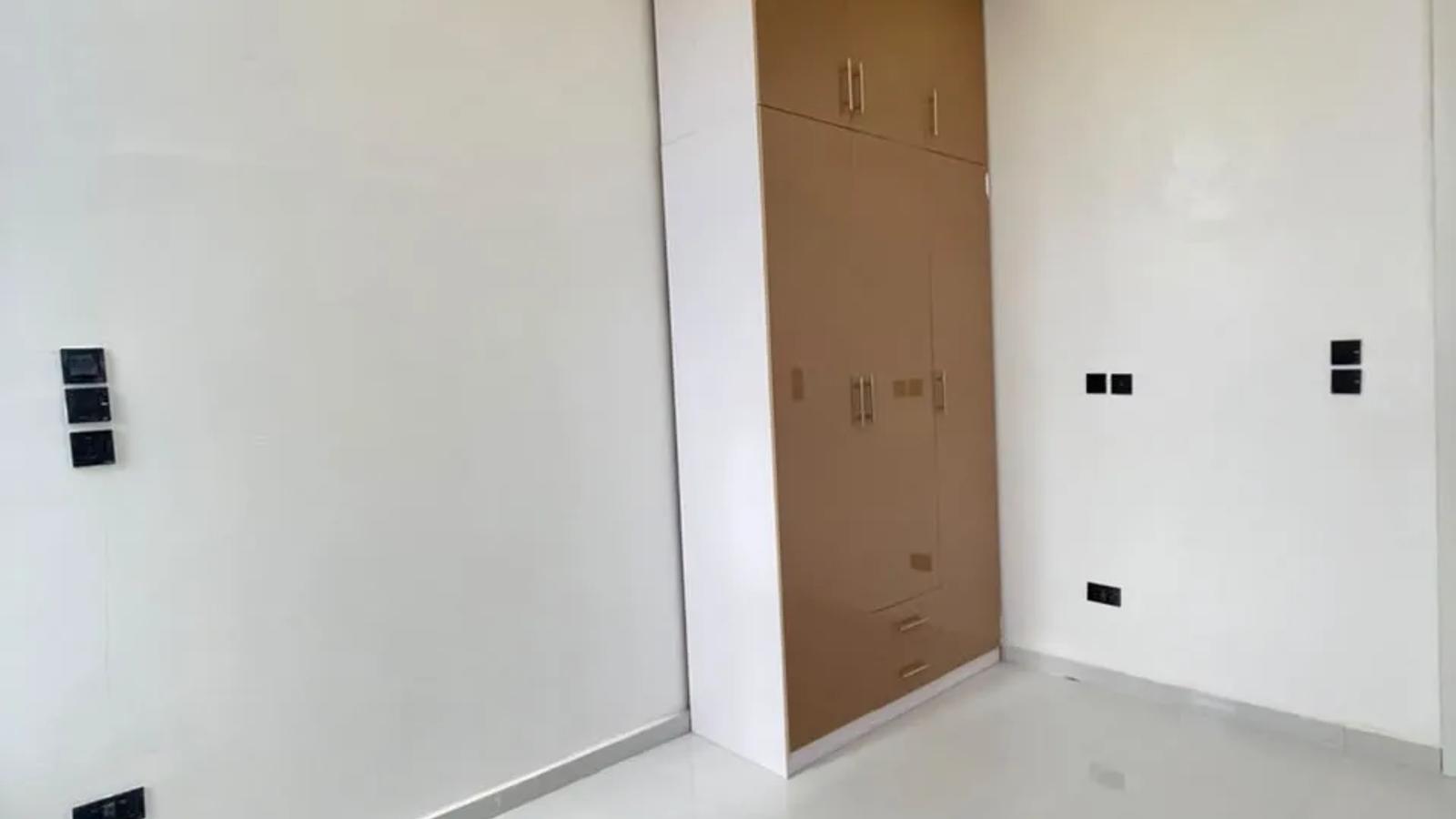 5 Bedroom Fully Detached Duplex