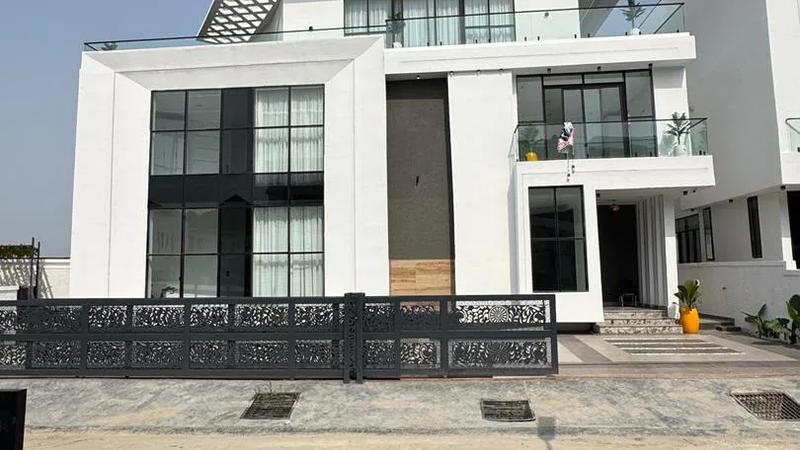 5 Bedroom Fully Detached Duplex