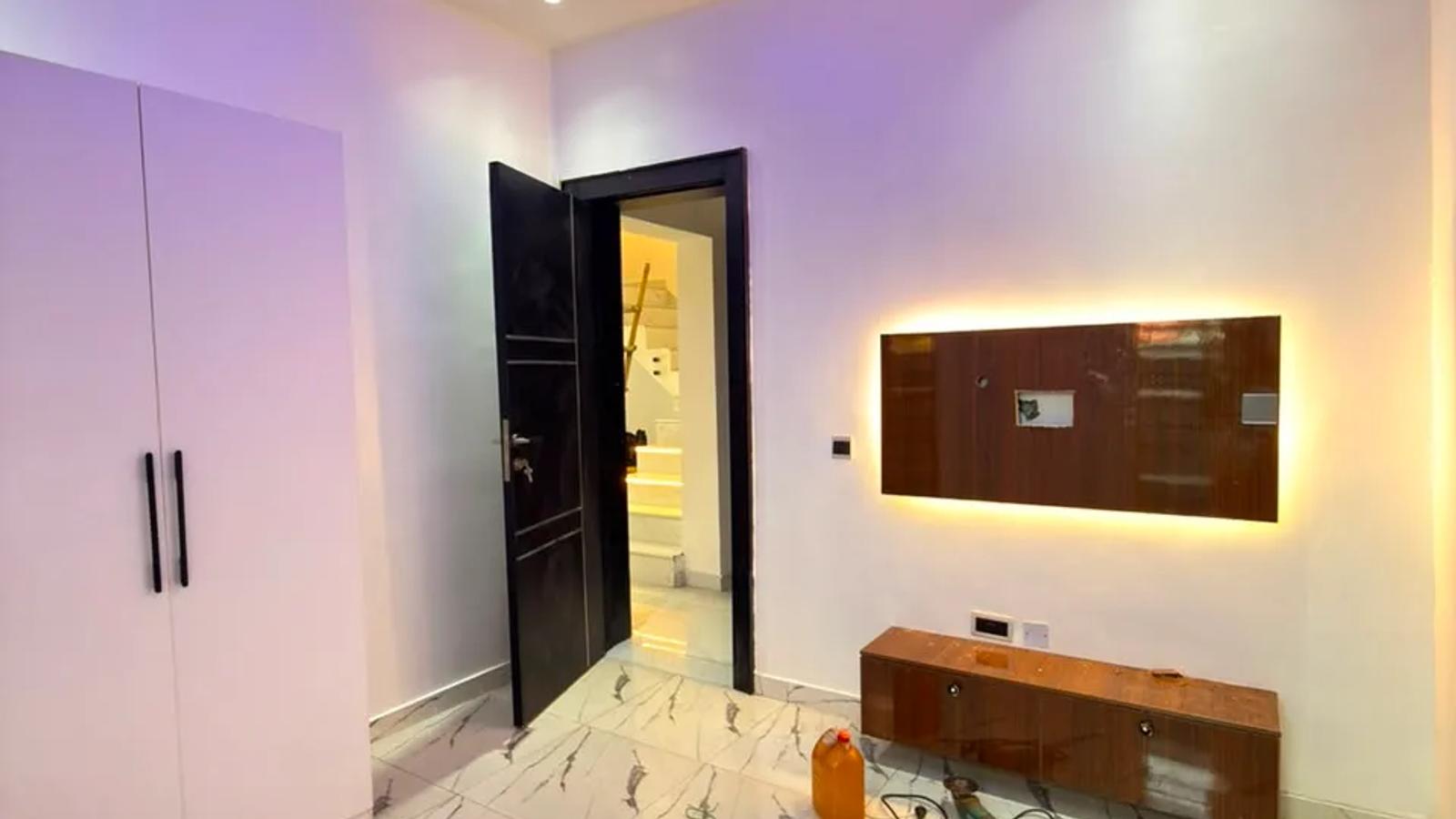 5 Bedroom Fully Detached Duplex