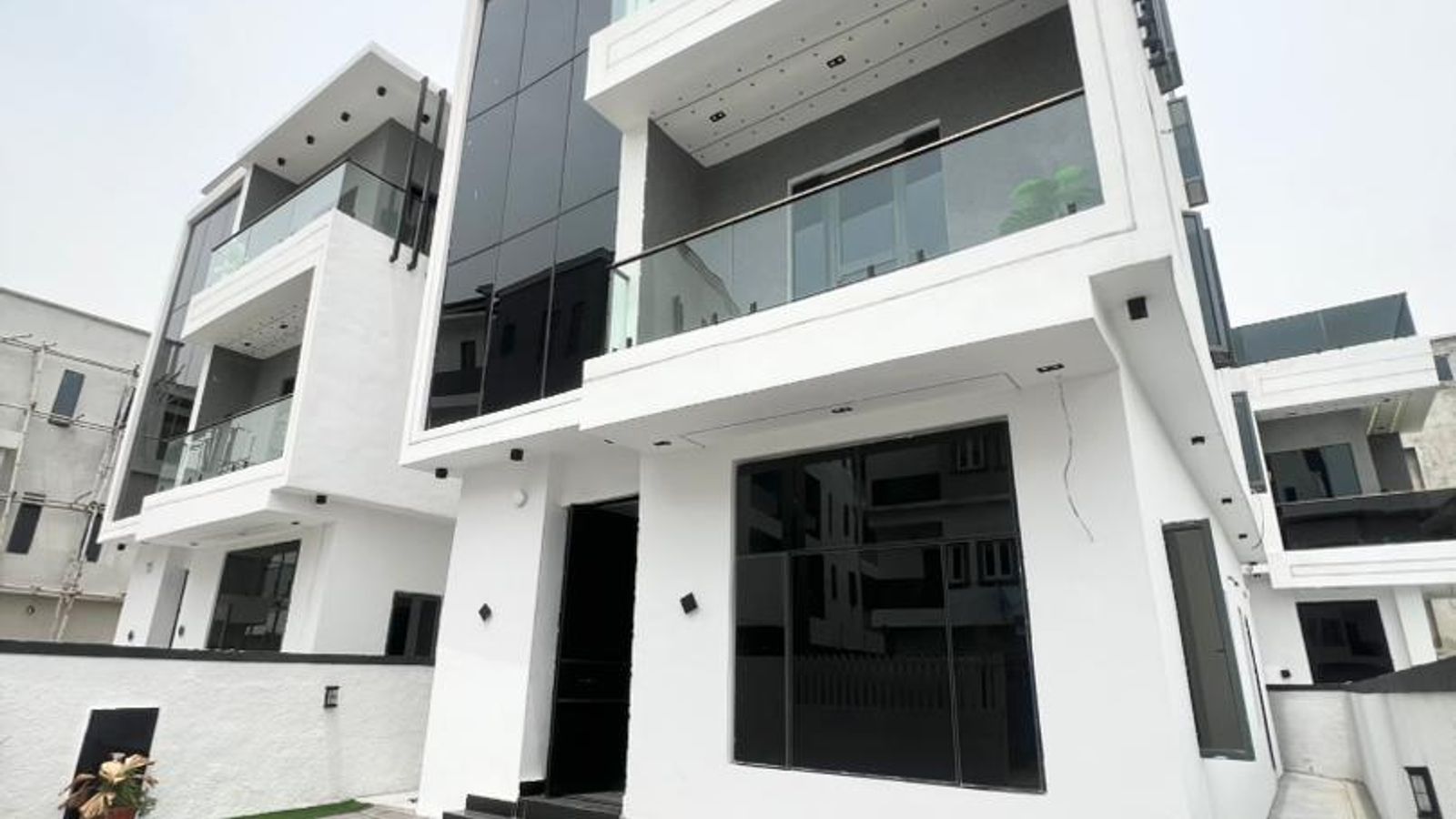 5 Bedroom Fully Detached Duplex