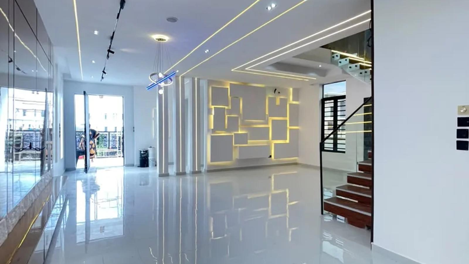 5 Bedroom Fully Detached Duplex