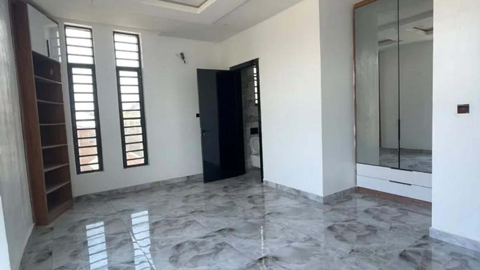 5 Bedroom Fully Detached Duplex