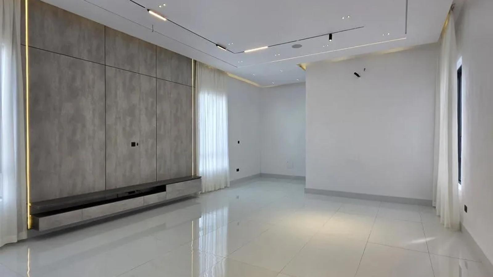 5 Bedroom Fully Detached Duplex