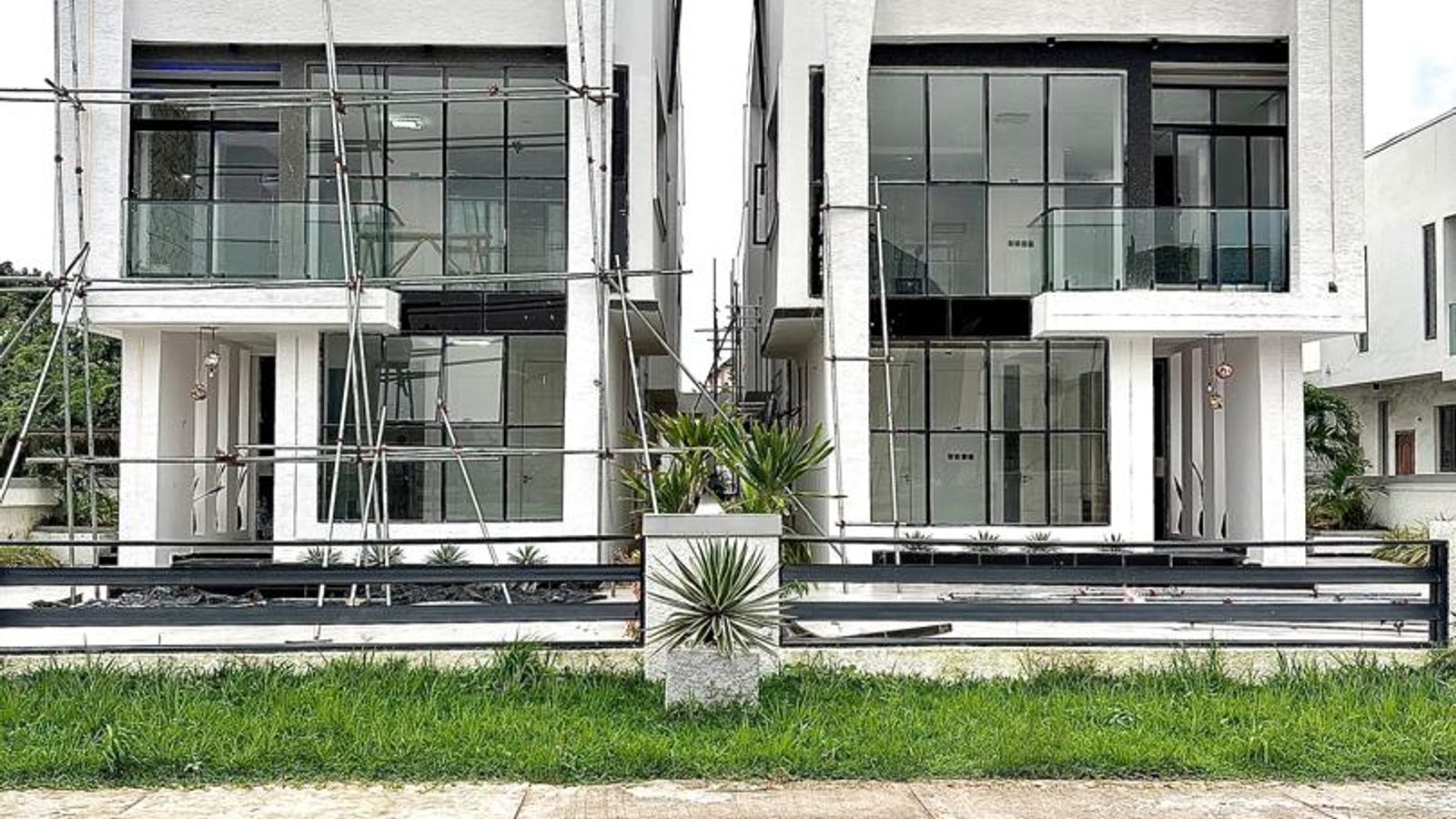 5 Bedroom Fully Detached Duplex