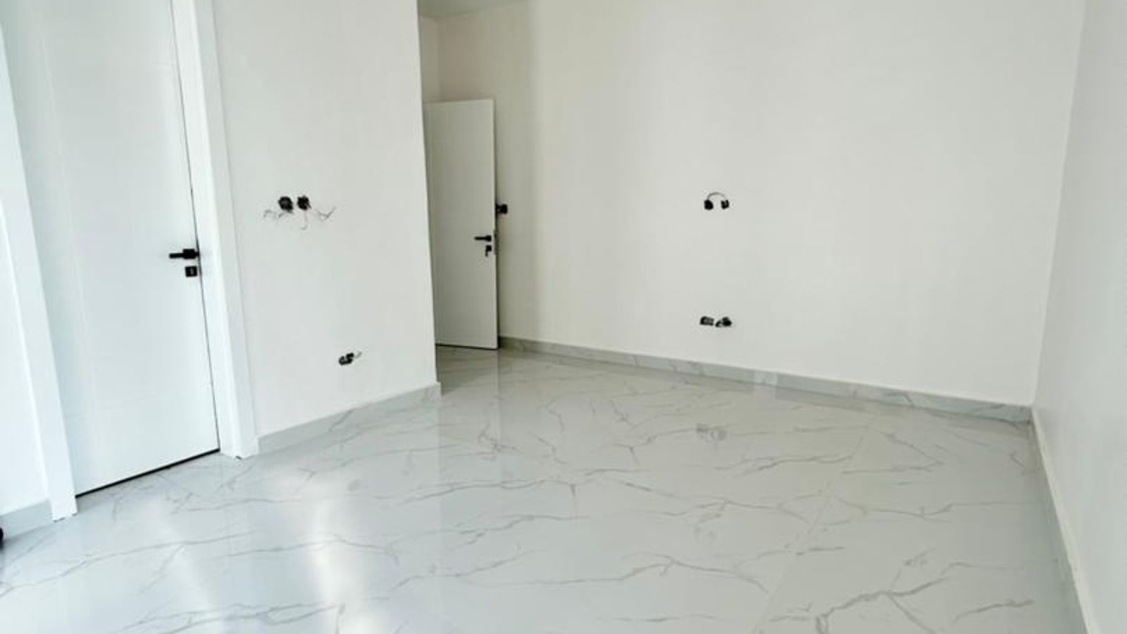 6 Bedroom Fully Detached Duplex