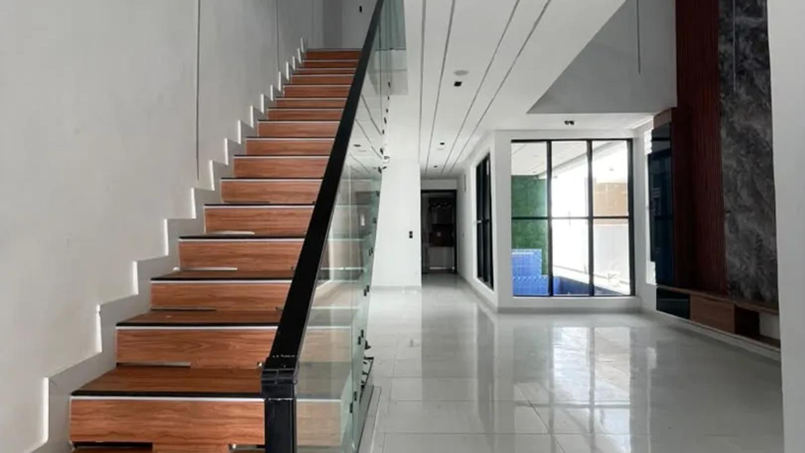 5 BEDROOM FULLY DETACHED DUPLEX WITH BQ