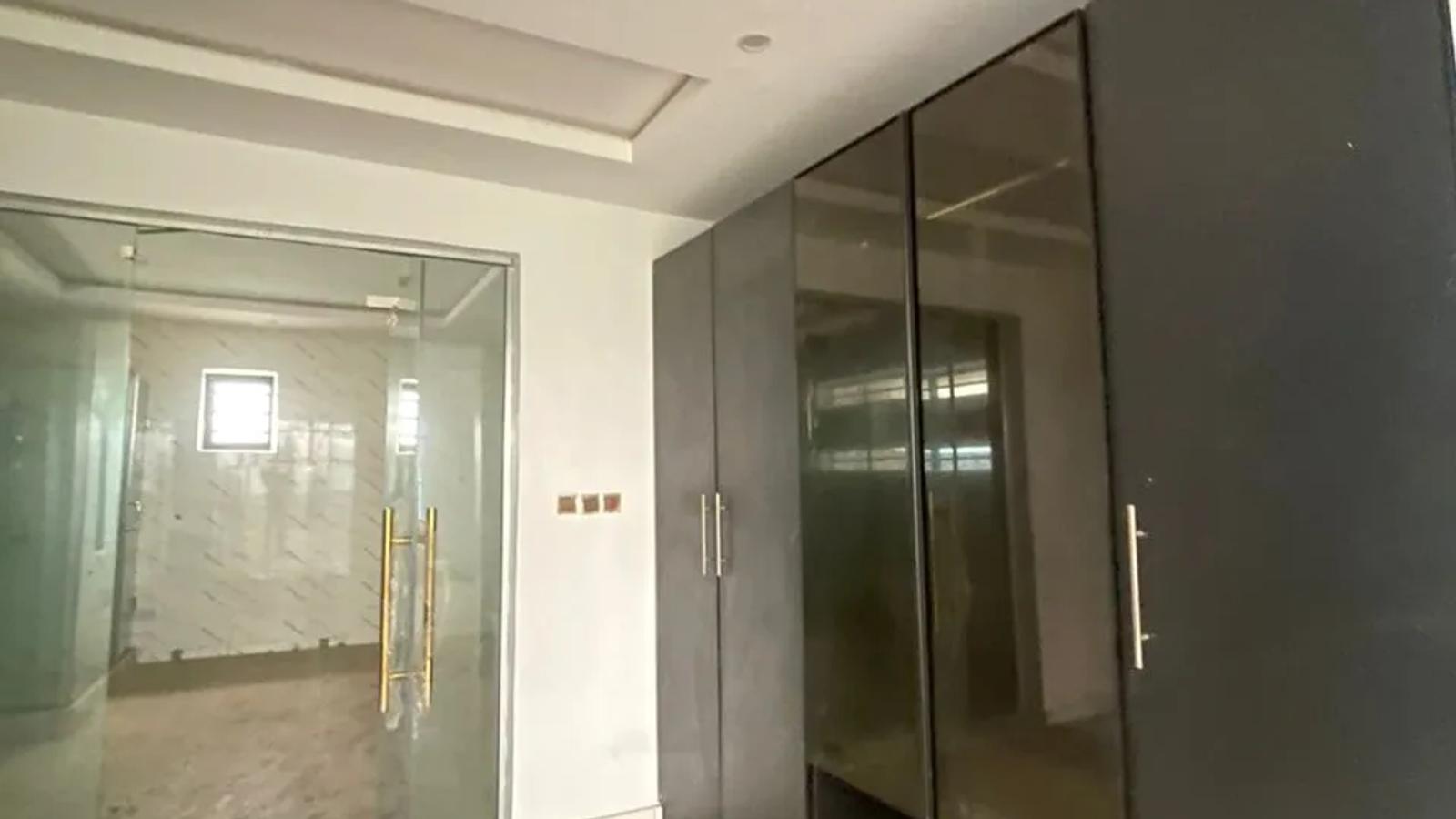 4 Bedroom Fully Detached Duplex
