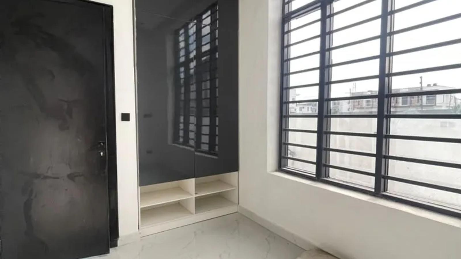 5 Bedroom Fully Detached Duplex
