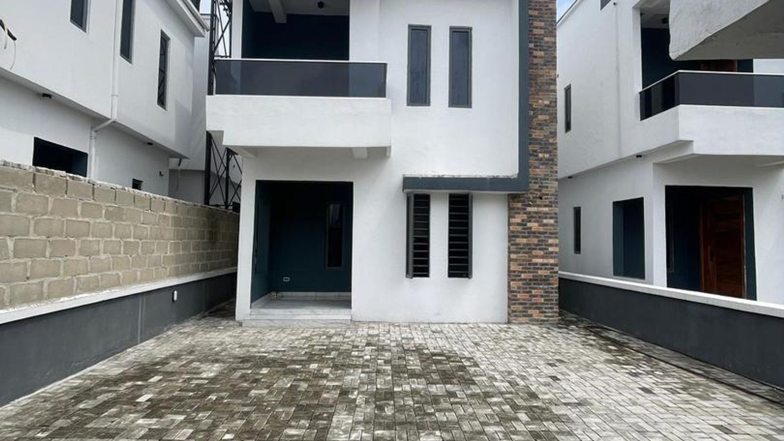 4 Bedroom Fully Detached Duplex