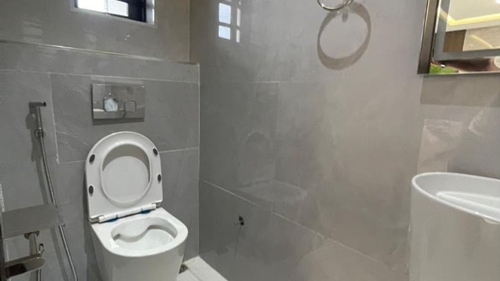 5 Bedroom Fully Detached Duplex