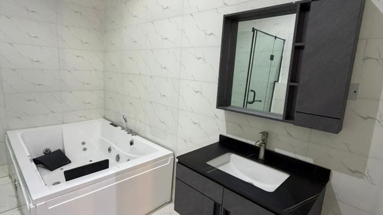 5 Bedroom Fully Detached Duplex