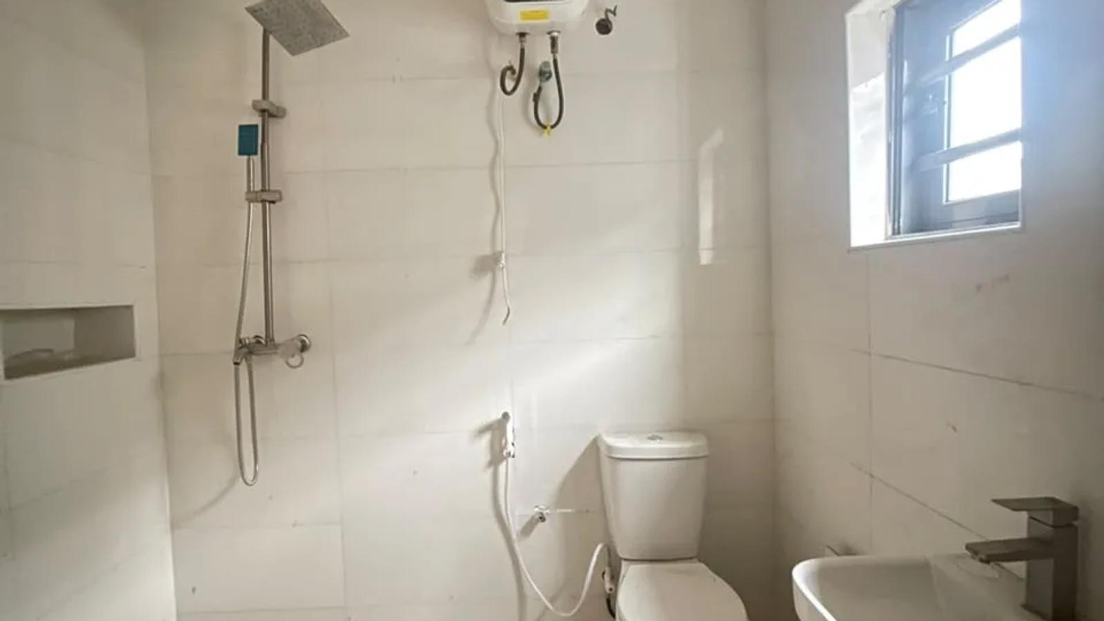 5 Bedroom Semi Detached Duplex