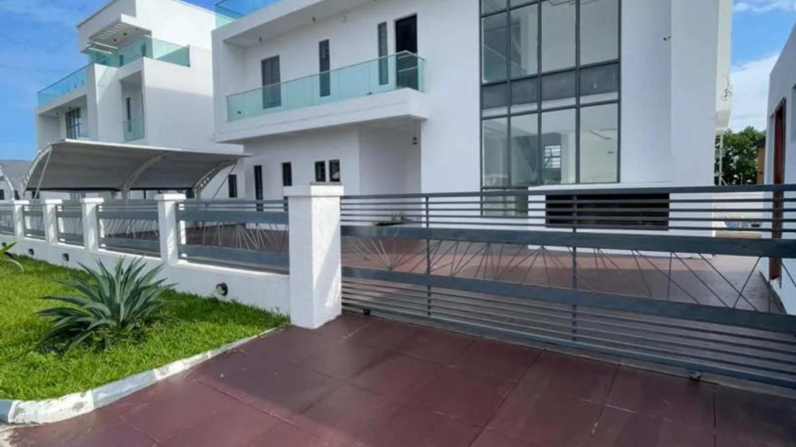 5 Bedroom Fully Detached Duplex