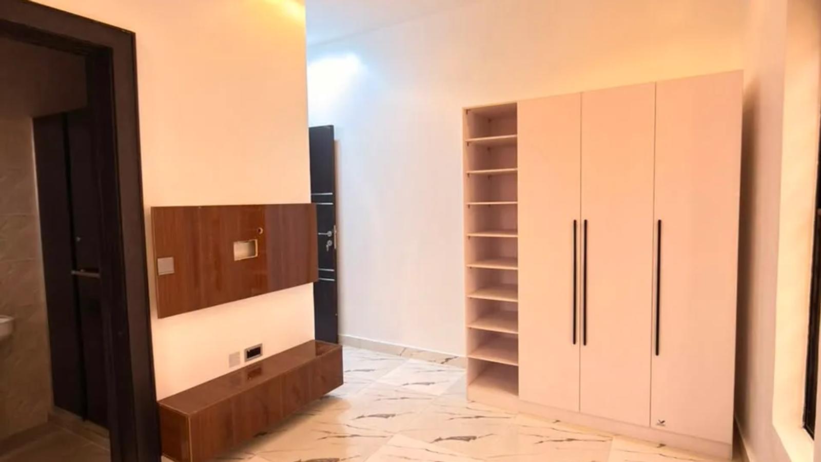 5 Bedroom Fully Detached Duplex