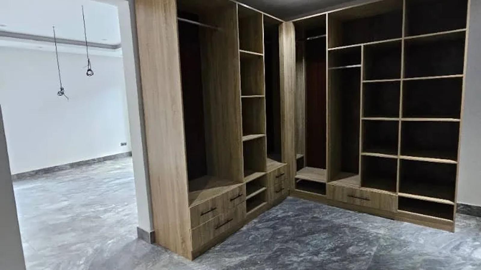 6 Bedroom Fully Detached Duplex