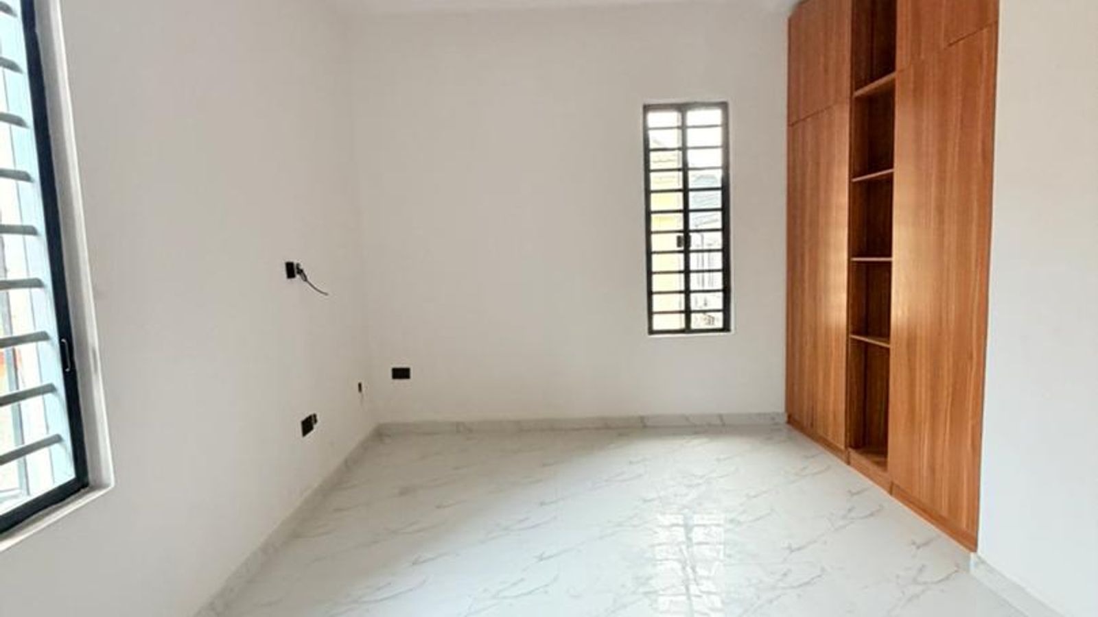 5 Bedroom Fully Detached Duplex