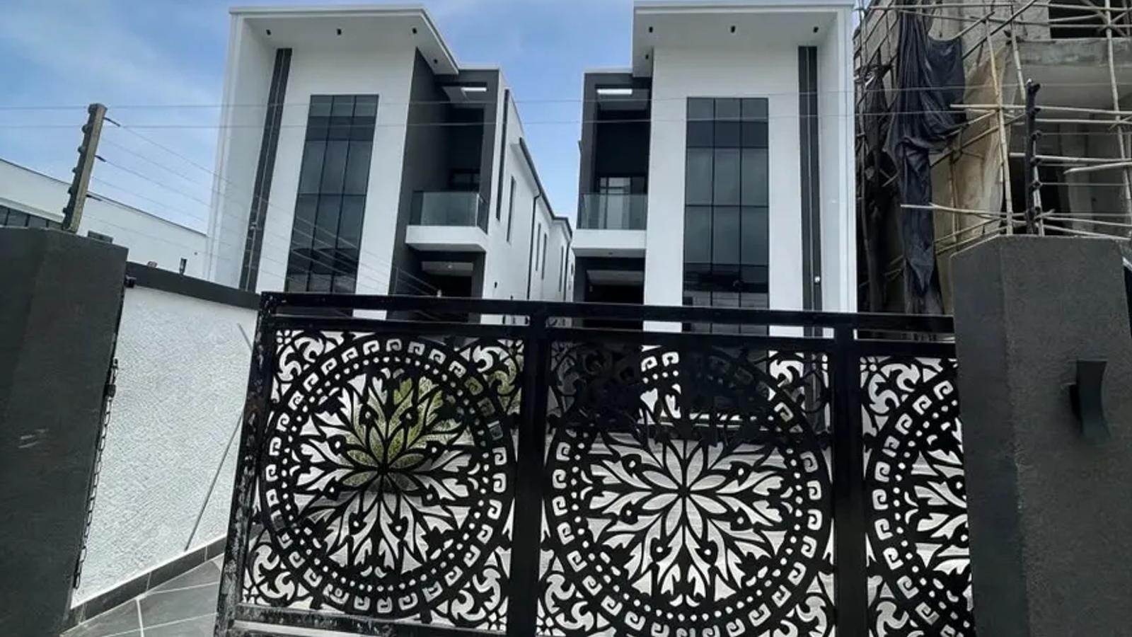 5 BEDROOM FULLY DETACHED DUPLEX