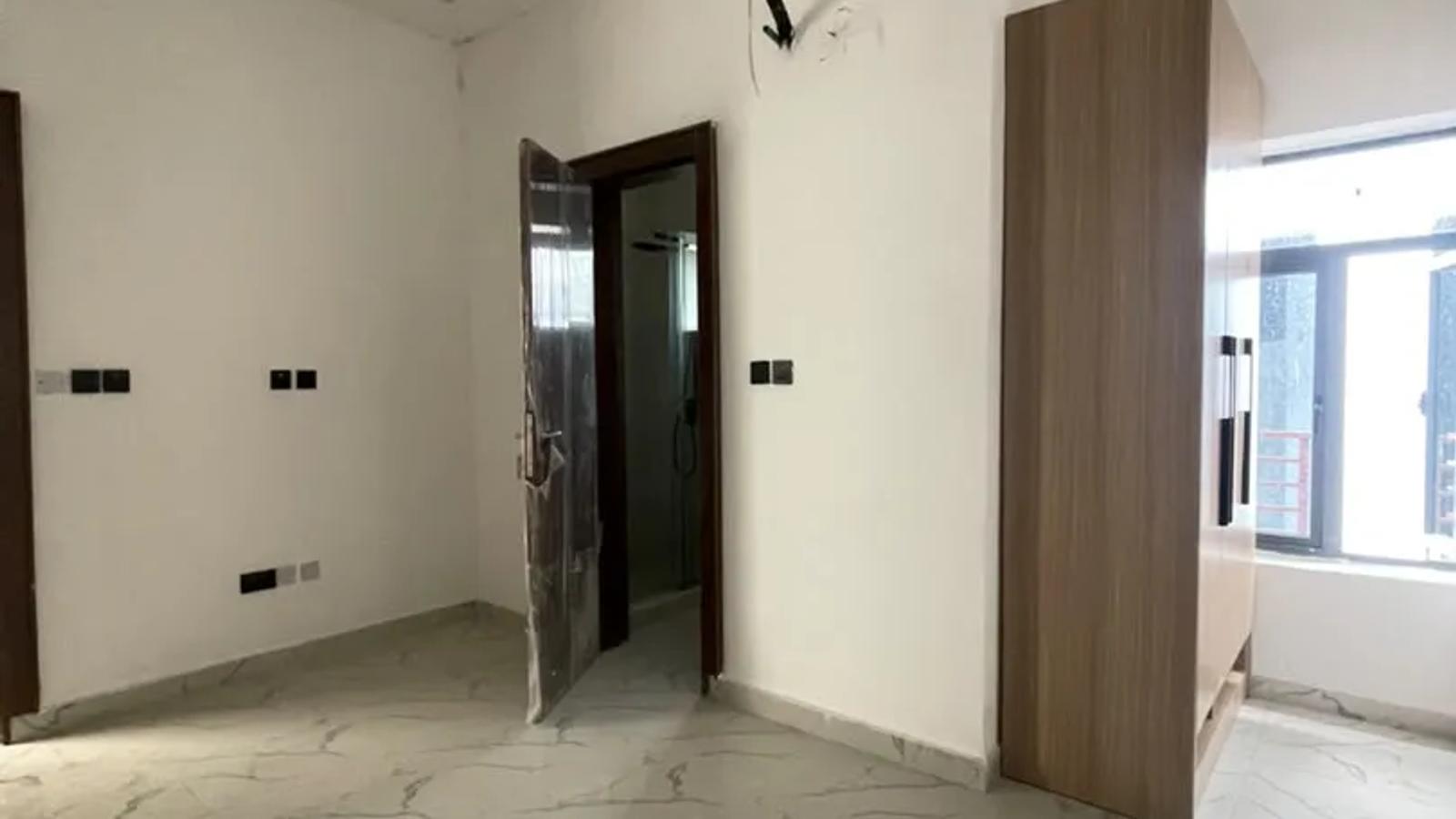 4 BEDROOM TERRACE DUPLEX